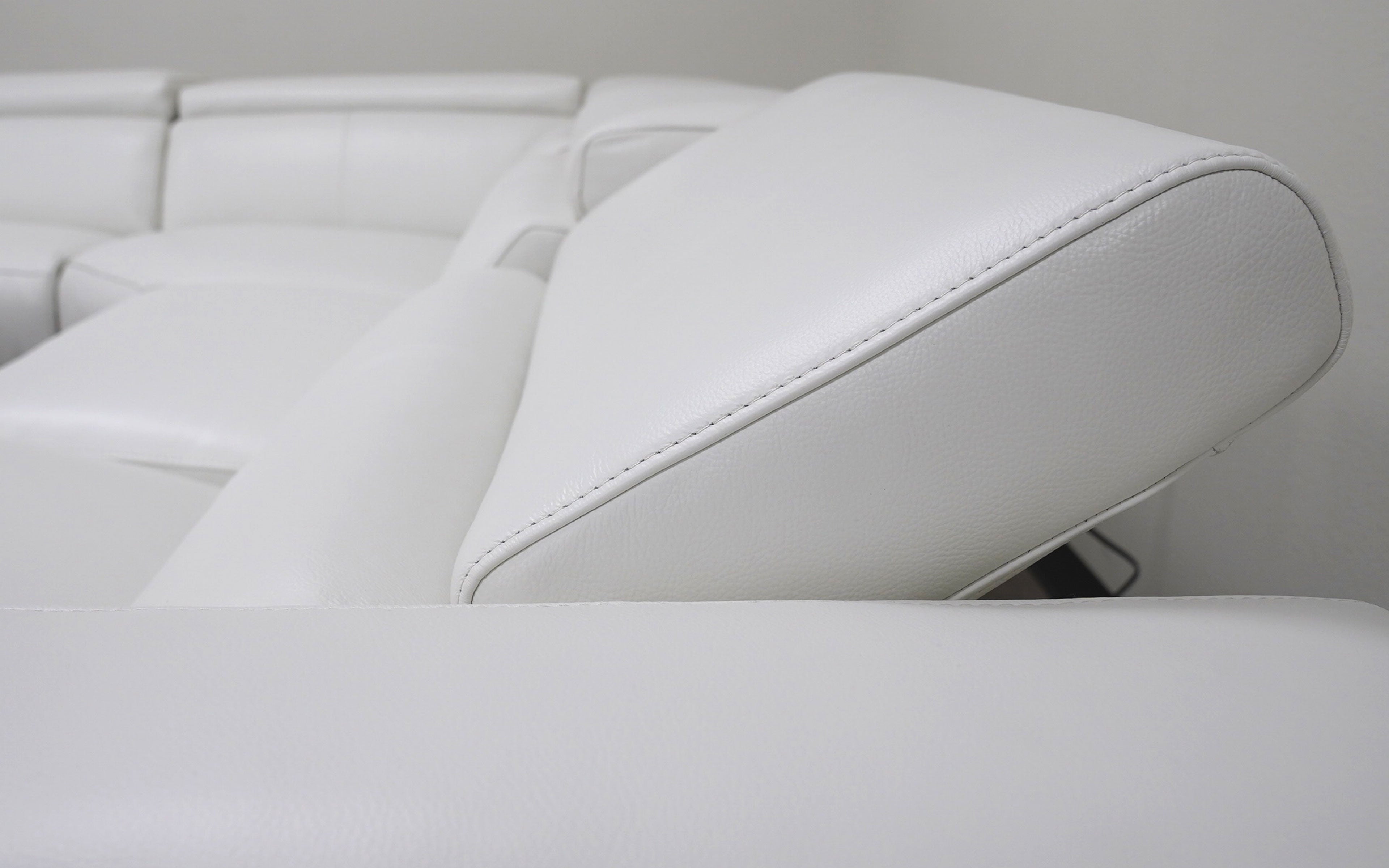 3 pieces Mirage Reclining Sectional With Adjustable Headrest